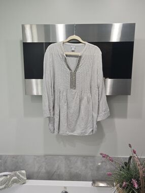 Chico's Light Gray Embellished Pintuck V-Neck Tunic